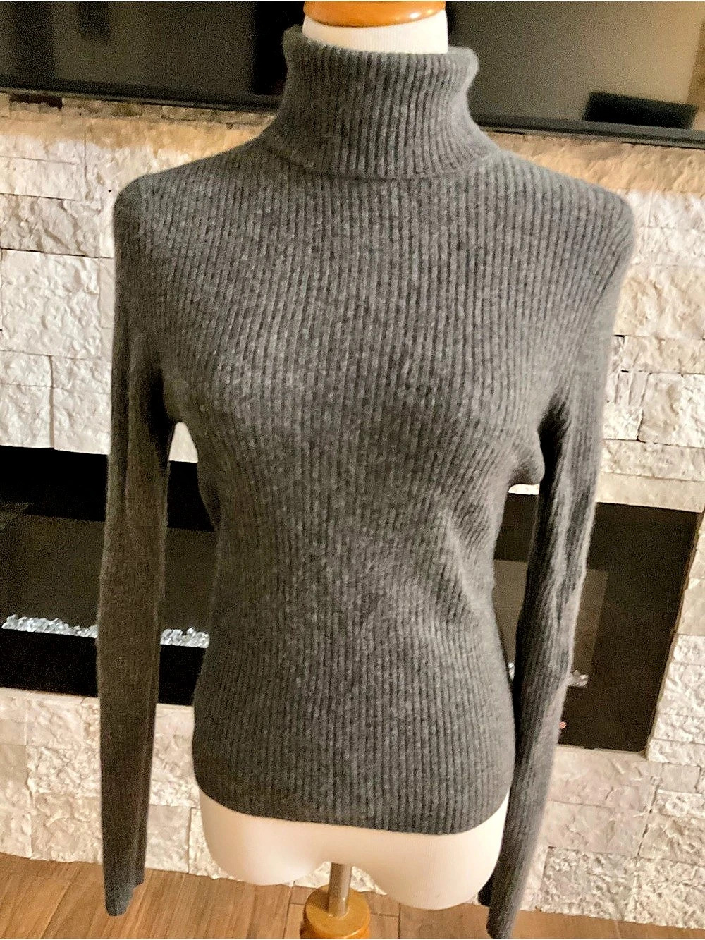 Bloomingdale's Cashmere Gray Ribbed Turtleneck Sweater Size M